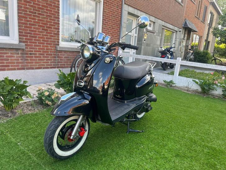 AGM scooter B-klasse, Fietsen en Brommers, Scooters | Overige merken, Zo goed als nieuw, Ophalen