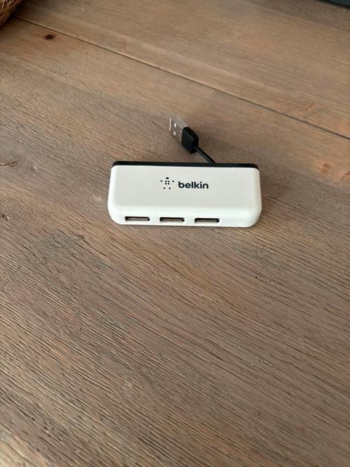 Belkin compacte travel USB hub met 4 poorten, Computers en Software, Dockingstations, Nieuw, USB-hub, Ophalen of Verzenden