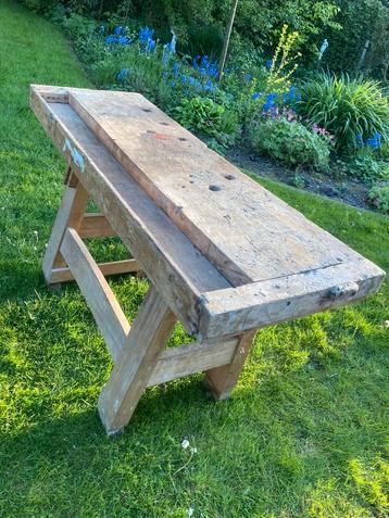 Oude werkbank L163 cm B54 cm H 86 cm beschikbaar voor biedingen