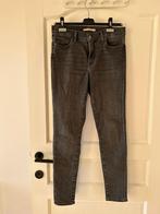 Broek Levi's Jeans Grijs Shaping super skinny - M, Kleding | Dames, Levi's, Ophalen of Verzenden, Zo goed als nieuw, Grijs