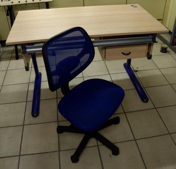 Bureau et chaise enfant règlables beschikbaar voor biedingen