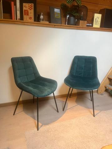 Groene gestofeerde stoelen - 2 stuks beschikbaar voor biedingen