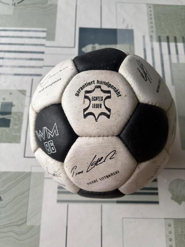 Bal 1986 wk alle handtekeningen van duitse elftal, Sports & Fitness, Football, Comme neuf, Ballon, Enlèvement