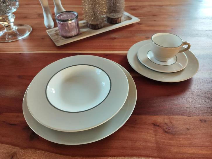30-Delig servies, Huis en Inrichting, Keuken | Servies, Zo goed als nieuw, Bord(en), Ophalen