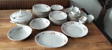 Servies  beschikbaar voor biedingen