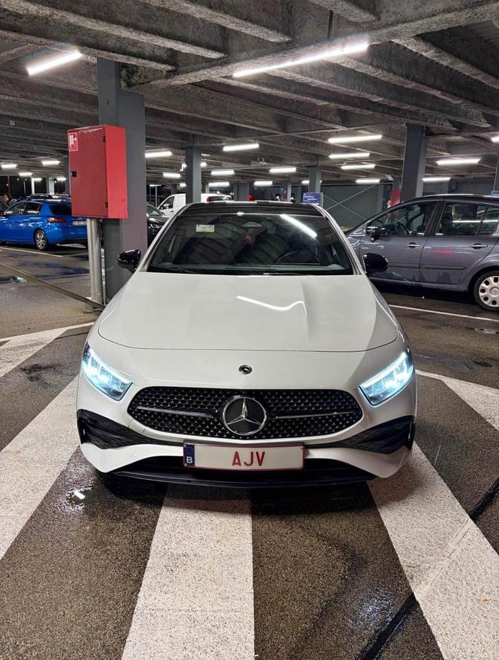 Mercedes 2023 Classe A 180 Benzine pack AMG, Auto's, Mercedes-Benz, Bedrijf, A-Klasse, Achteruitrijcamera, Airconditioning, Android Auto