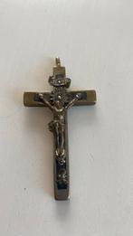 Religieuze hanger voor aan ketting, Ophalen