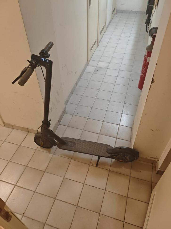 Xiaomi m365 electric scooter, Vélos & Vélomoteurs, Trottinettes, Utilisé, Step électrique (E-scooter), Enlèvement