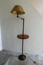 Art Deco staande lamp met tafeltje koper / hout., Maison & Meubles, Lampes | Lampadaires, Comme neuf, Tissus, 150 à 200 cm, Enlèvement