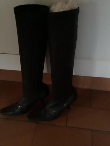 Zwarte mooie lederen hoge laarzen maat: 37 beschikbaar voor biedingen
