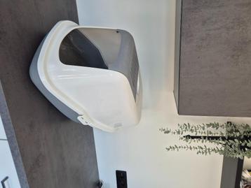 Kattenbak  beschikbaar voor biedingen