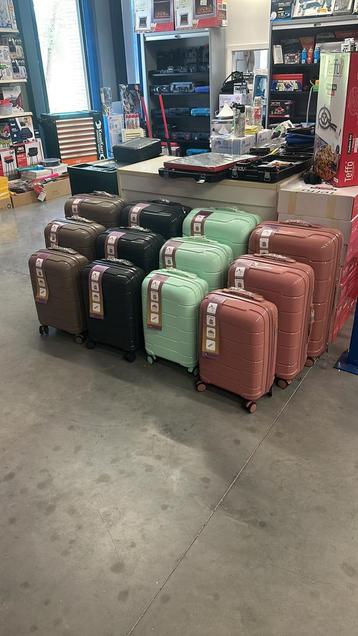 NEW Hardcase Reiskoffers Set van 3 - beige/zwart/groen/roze beschikbaar voor biedingen