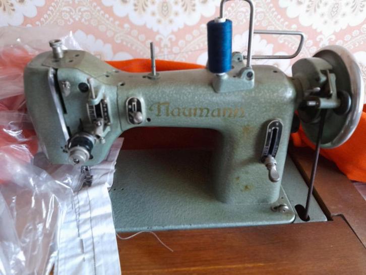 Antieke naaimachine Naumann, Hobby en Vrije tijd, Overige Hobby en Vrije tijd, Gebruikt, Ophalen