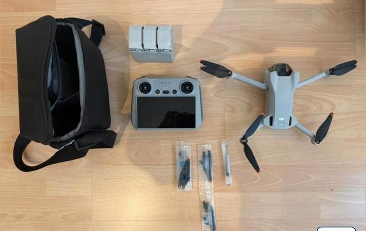 Dji mini 3 flymore met smartcontroller, Audio, Tv en Foto, Drones, Zo goed als nieuw, Ophalen of Verzenden