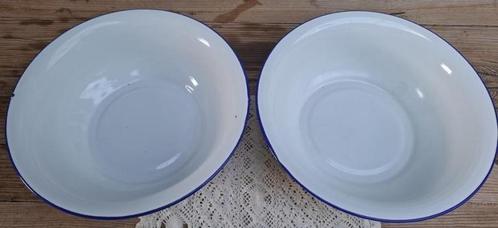 2 Grote wit emaille schalen met blauwe randjes, Antiek en Kunst, Curiosa en Brocante, Ophalen of Verzenden