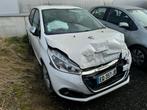 Motorongeluk PEUGEIT 208 in uitstekende staat voor export, Auto's, Voorwielaandrijving, Stof, 1199 cc, Wit