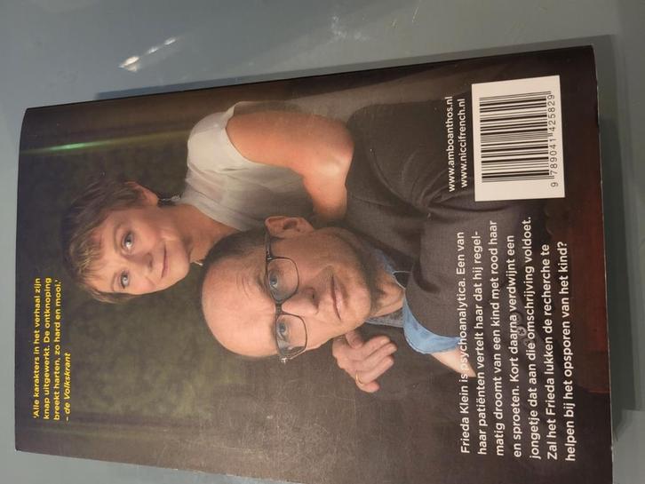 Nicci French - Blauwe maandag, Livres, Thrillers, Comme neuf, Enlèvement