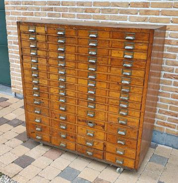 Vintage antiek werkplaatsmeubilair Massief eikenhout beschikbaar voor biedingen