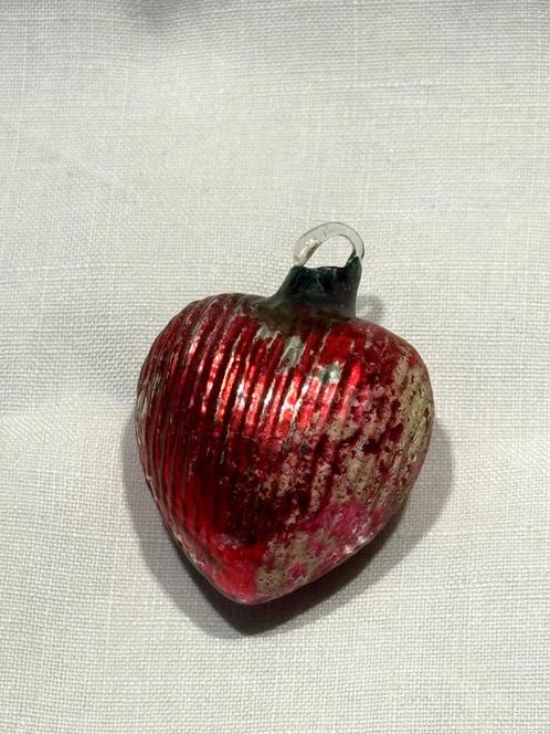 Ajeko rood gekleurde hartje / kerstbal 1938-1952, Antiek en Kunst, Curiosa en Brocante, Ophalen of Verzenden