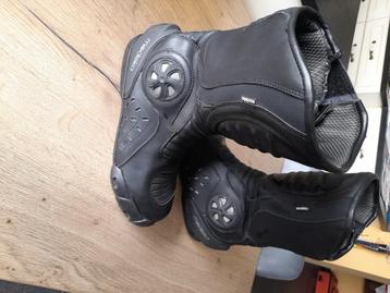 Motorlaarzen beschikbaar voor biedingen