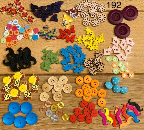 192 boutons pour enfants, boutons colorés, Hobby & Loisirs créatifs, Couture & Fournitures, Neuf, Bouton ou Boutons, Enlèvement ou Envoi