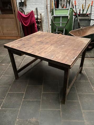 Gratis tafel/werkbank grenenhout beschikbaar voor biedingen