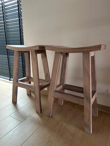 Barkruk / barstoel OSAKA massief hout met holle zitting beschikbaar voor biedingen