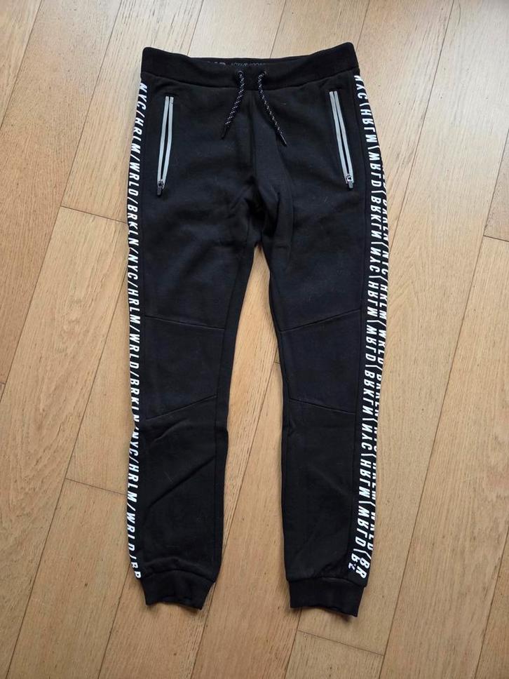 Warme zwarte joggingbroek maat 164, Kinderen en Baby's, Kinderkleding | Maat 164, Zo goed als nieuw, Jongen of Meisje, Broek, Ophalen of Verzenden