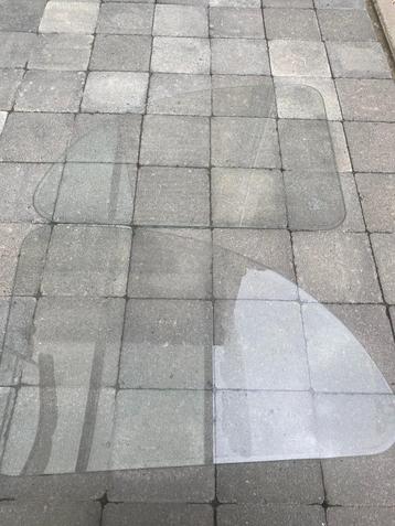 Zijruit achterdeur .2pk ,cv ,eendje citroen  beschikbaar voor biedingen