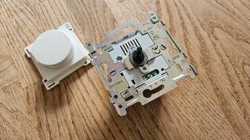 Dimmer Niko 310-017xx beschikbaar voor biedingen