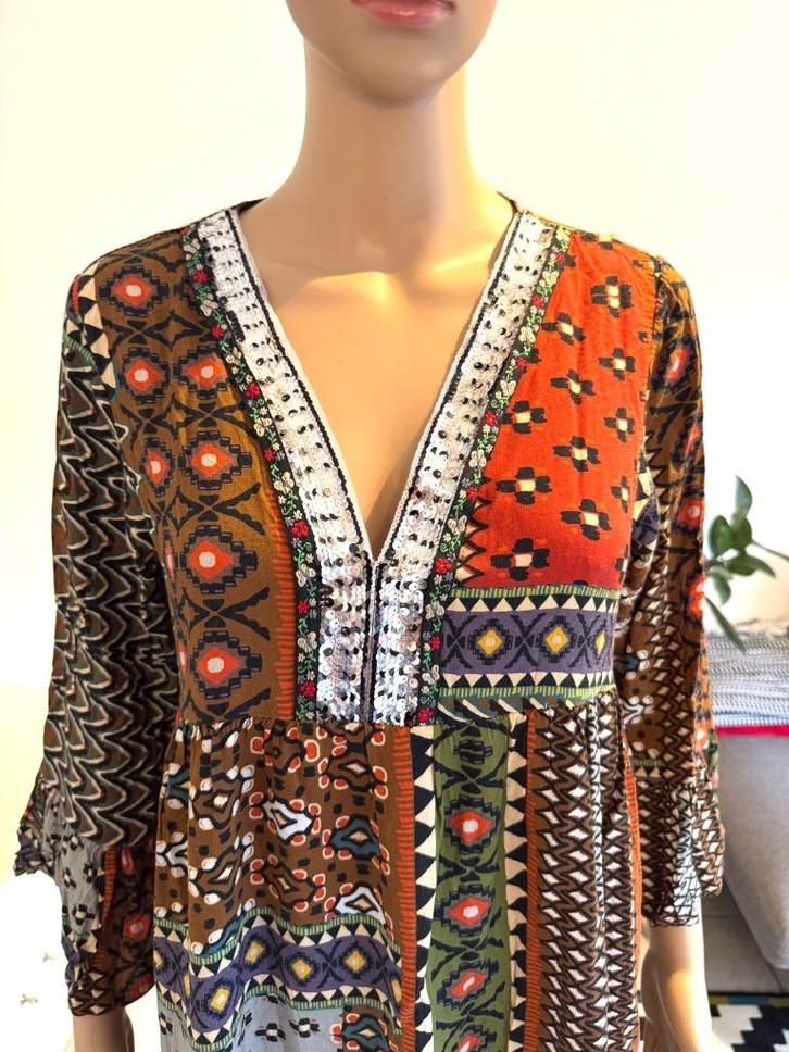 Prachtige kleurrijke jurk met print (maat S/M/L), Kleding | Dames, Jurken, Gedragen, Maat 38/40 (M), Oranje, Boven de knie, Ophalen of Verzenden