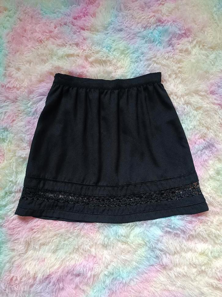 Zwart rokje met kanten afwerking, Vêtements | Femmes, Jupes, Comme neuf, Taille 36 (S), Noir, Au-dessus du genou, Enlèvement ou Envoi