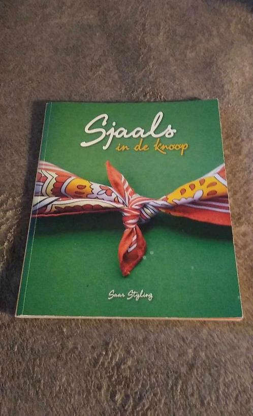 Sjaals in de knoop, Boeken, Hobby en Vrije tijd, Ophalen of Verzenden