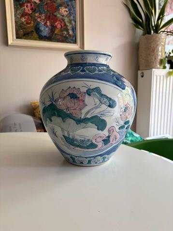Grote vintage Chinese vaas handgeschilderd beschikbaar voor biedingen