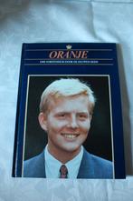 Oranje Ons vorstenhuis door de eeuwen heen Willem-Alexander, Verzamelen, Koningshuis en Royalty, Ophalen of Verzenden, Zo goed als nieuw