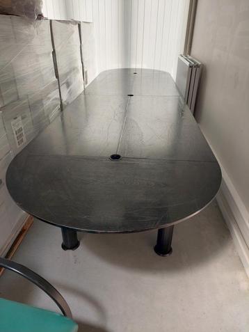 Vergadertafel met 11 lederen stoelen DRABERT  beschikbaar voor biedingen