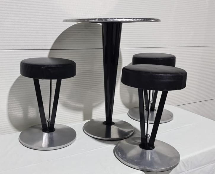 Pedro Miralles, Dry Martini voor Akaba, krukjes en tafel,, Antiek en Kunst, Kunst | Designobjecten, Ophalen