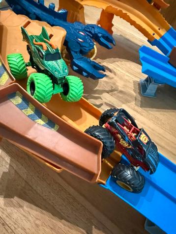 Coole en snelle Monstertruc Racebaan beschikbaar voor biedingen