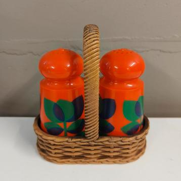 Plastic peper- en zoutvatje beschikbaar voor biedingen