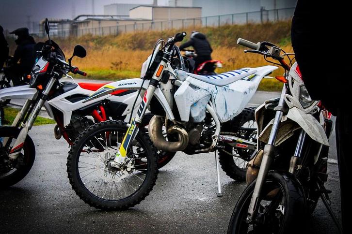 Te250i Husqvarna, Fietsen en Brommers, Brommers | Crossbrommers, Zo goed als nieuw, Ophalen