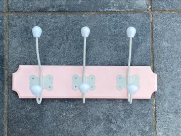 Roze kapstok beschikbaar voor biedingen
