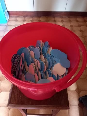 Half emmertje papieren/kartonnen cirkels beschikbaar voor biedingen