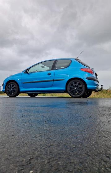 PEUGEOT 206 ESSENCE 110 000 KM