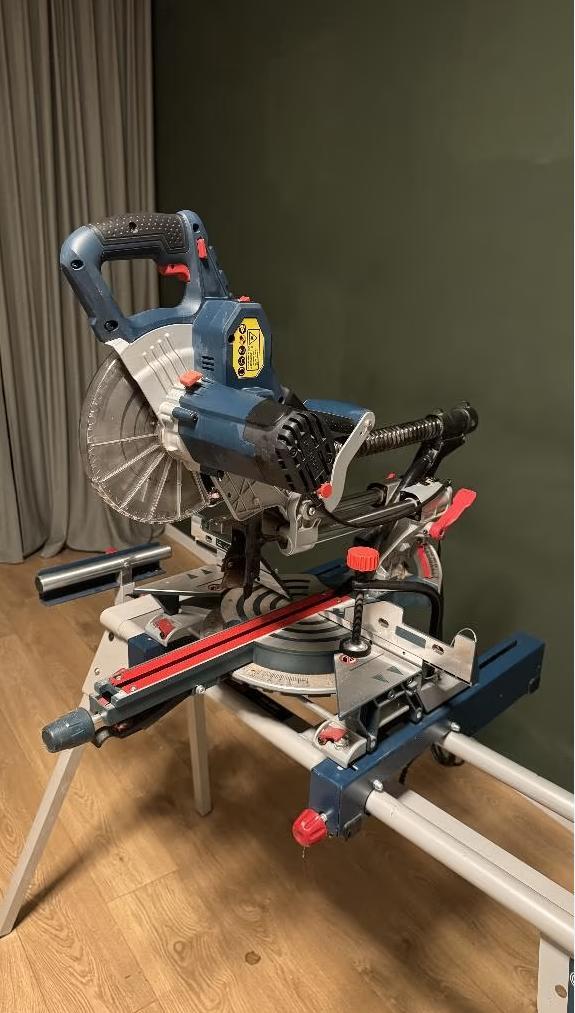 Bosch GCM 8 SJL Afkortzaag 1600W - 216 x 30mm ( NIEUWSTAAT), Doe-het-zelf en Bouw, Gereedschap | Zaagmachines, Zo goed als nieuw