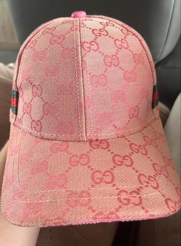 Roze gucci pet