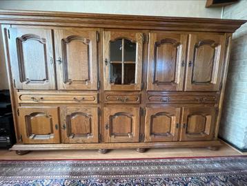 Dressoir en buffetkast beschikbaar voor biedingen