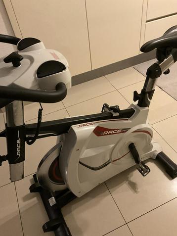 Goede spinning racefiets om thuis fit te blijven beschikbaar voor biedingen