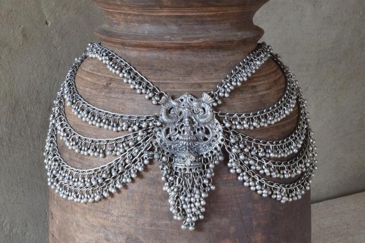 Etnische kruikketting - twee modellen, Antiek en Kunst, Curiosa en Brocante, Ophalen of Verzenden