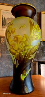 Superbe grand vase Cameo . Faire offre, Antiquités & Art, Antiquités | Vases, Enlèvement ou Envoi