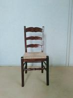 Chaise classique en bois avec assise en osier., Bois, Enlèvement, Utilisé, Klassiek